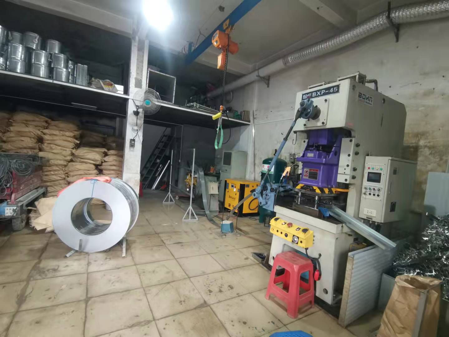 高速冲床生产